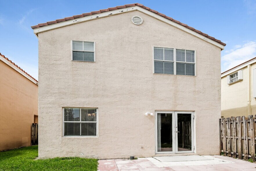 Building Photo - 6204 Seminole Terrace