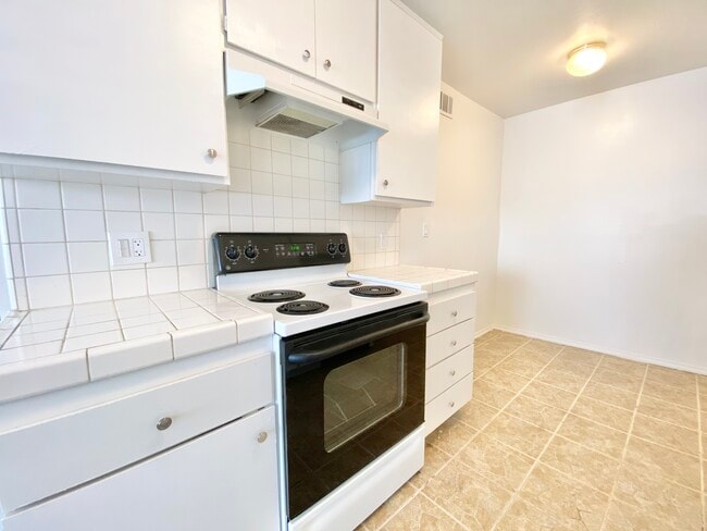Building Photo - 121 Croft Ave
