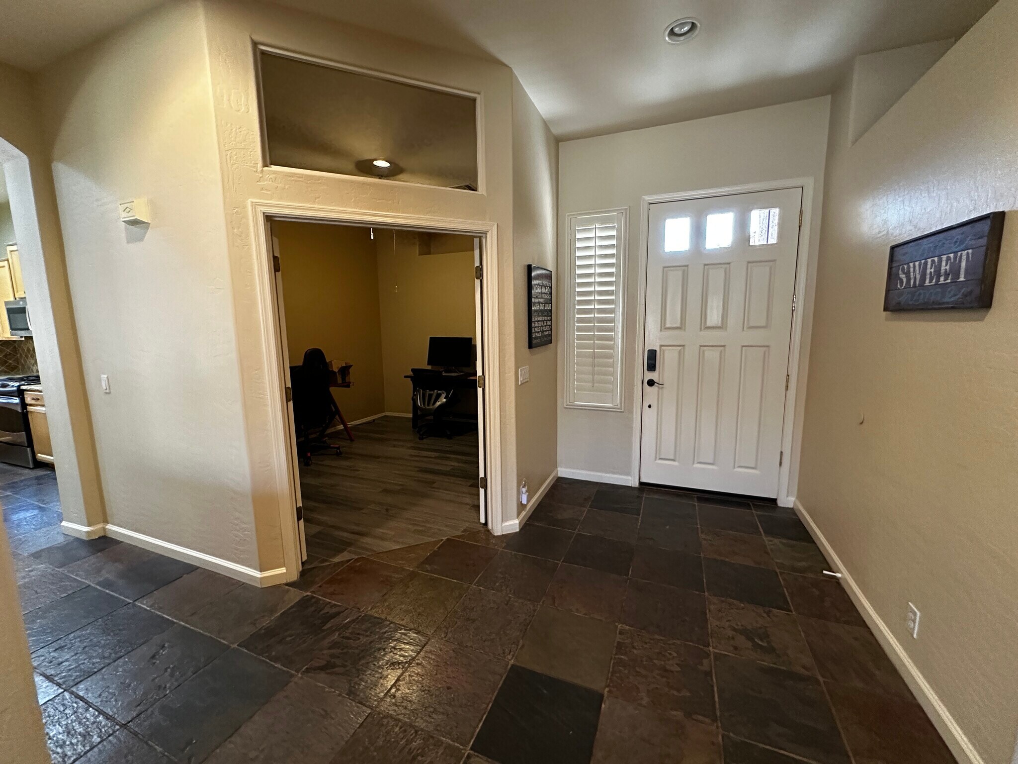 Building Photo - 1620 W Nighthawk Way