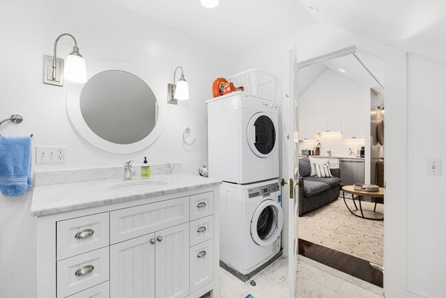 Building Photo - 8 Brenton Rd