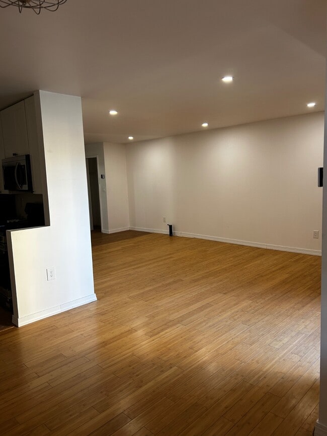 Building Photo - 80 Richmond Hill Rd