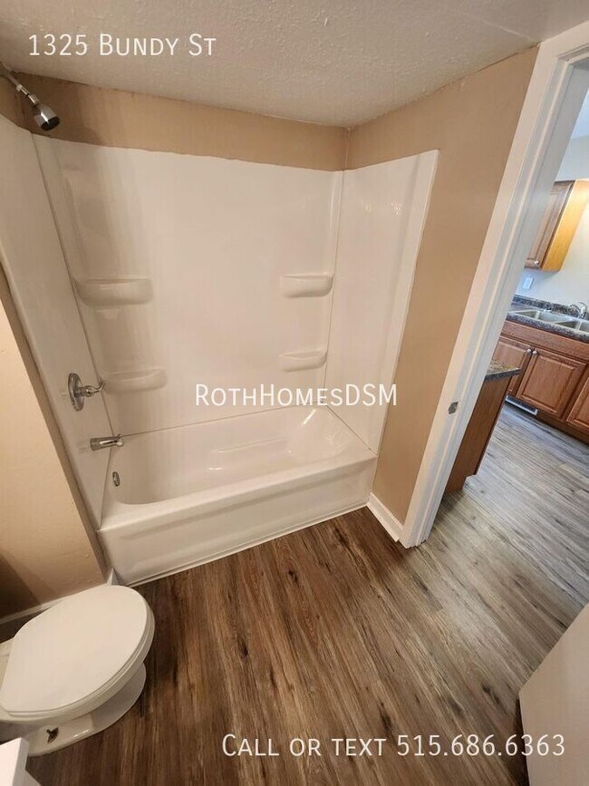 Building Photo - 1325 Bundy St