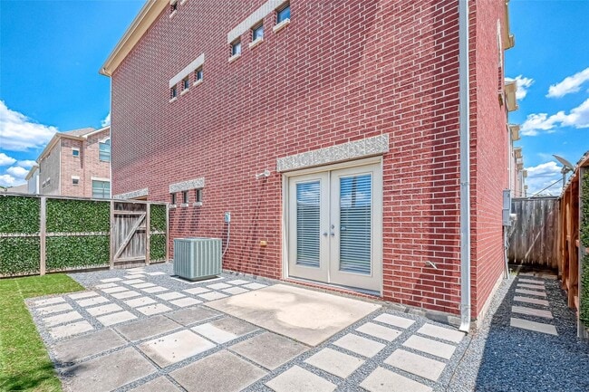 Building Photo - 650 Westcross St
