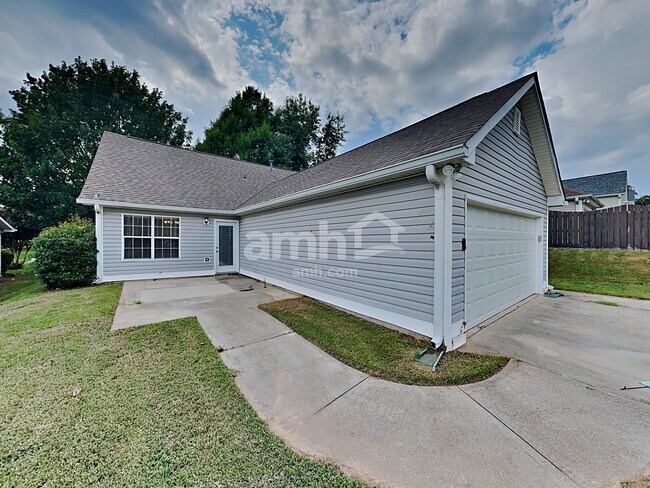 Building Photo - 614 Fairgreen Trl