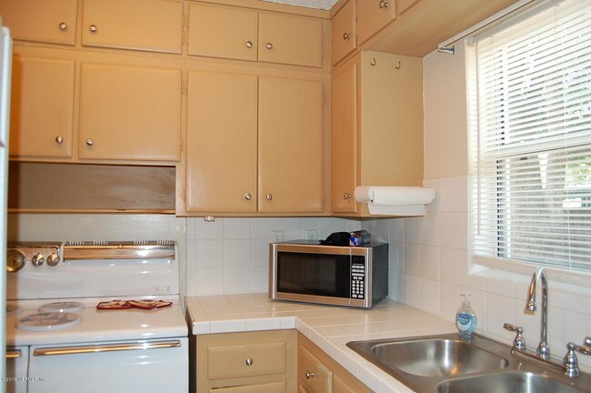 Building Photo - 1132 Whitlock Ave