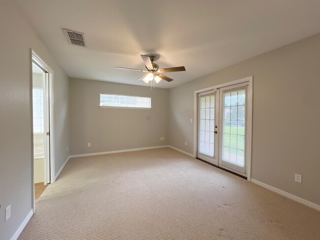 Building Photo - ***Beautiful Townhome Available in Woodland Villages