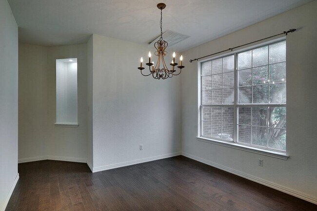 Building Photo - 1414 Laurel Oak Loop