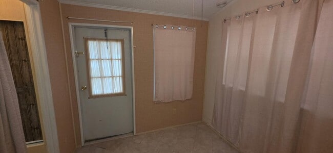 Building Photo - 163 Monarch Ln