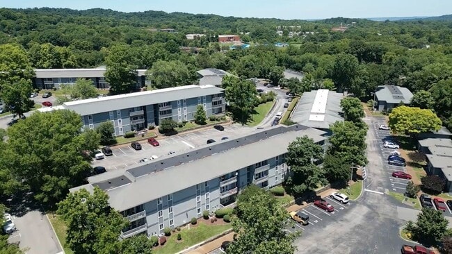 Building Photo - Bellemeade Highlands Condo