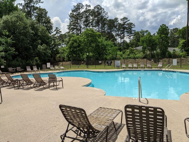 Building Photo - Available August 15th!!! $2200 a month!!!
