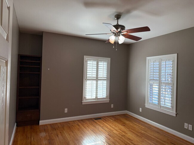 Building Photo - Lexington