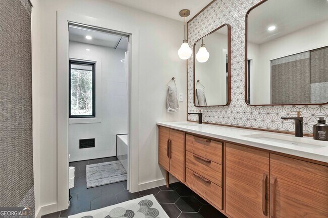 Building Photo - 115 Rolling Green