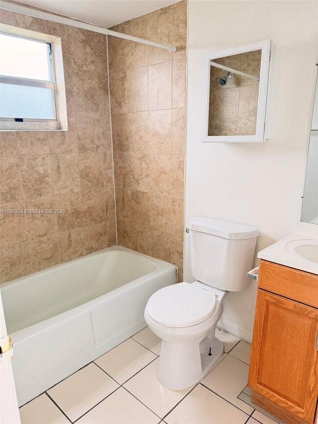 Building Photo - 241 SE 9th Ave