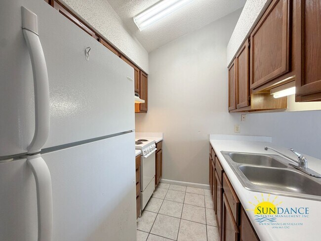 Building Photo - 1 Bedroom Cottage-Style Townhouse In Fort Walton Beach!