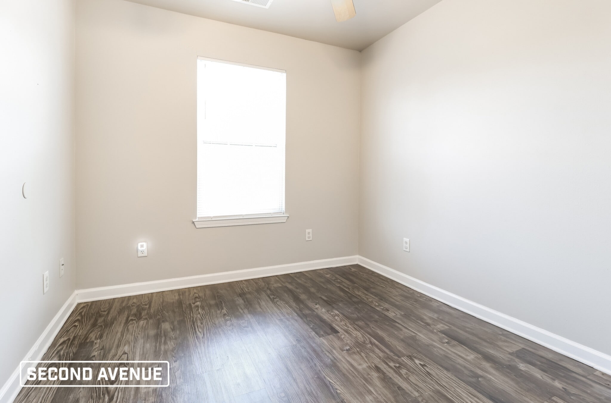 Building Photo - 203 Glenn Oak Dr