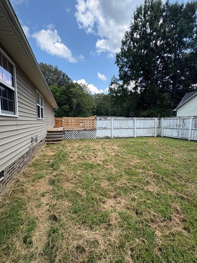 Building Photo - 671 Circle Dr