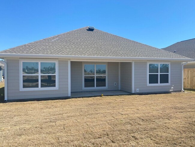 Building Photo - Spacious, Modern Home Convenient to Shopping, Parks, Schools & Tyndall AFB! *SPECIAL: 1/2 OFF 1st...