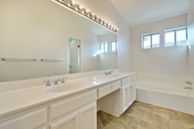 Building Photo - 4616 Hampton Falls Pl