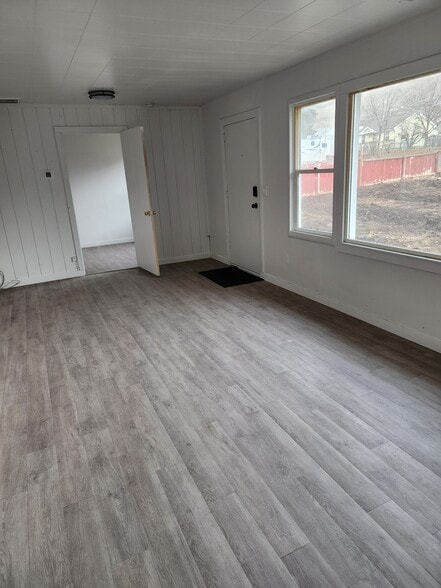 Living Room 2 - 4988 Weyerhaeuser Rd