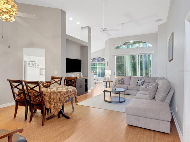 Building Photo - 411 Ridge View Dr