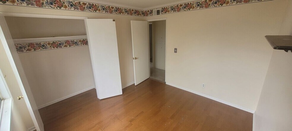 Building Photo - 893 Calle Pinata