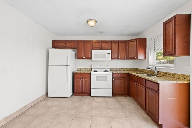 Building Photo - 143 W 28th St