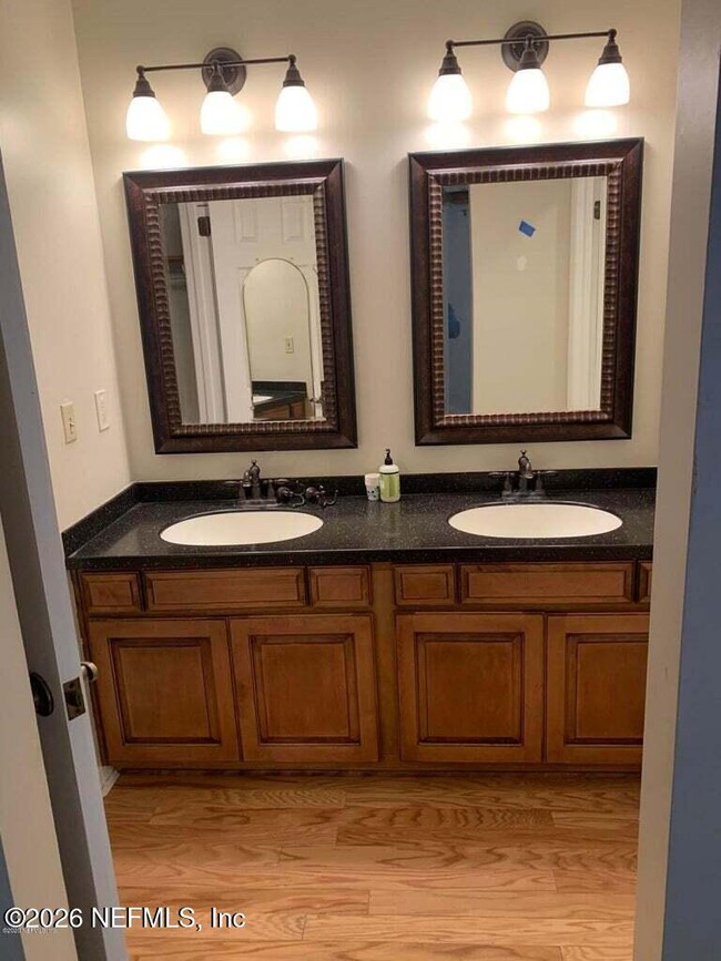 Building Photo - 1841 Twelve Oaks Ln E