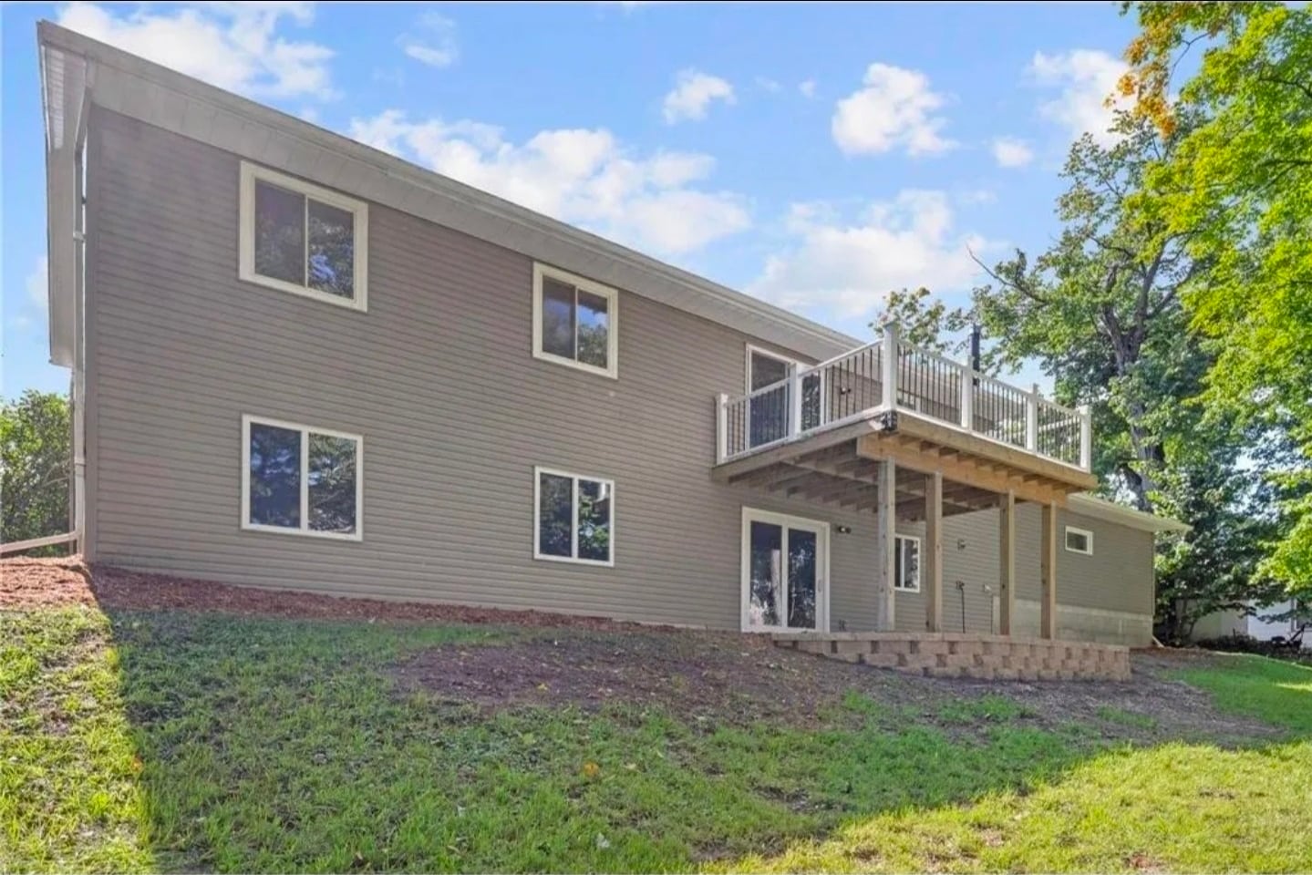 Balcony/deck off of kitchen/dining area - 4664 Suffolk Rd