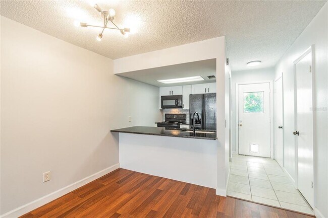 Building Photo - 4907 W McElroy Ave