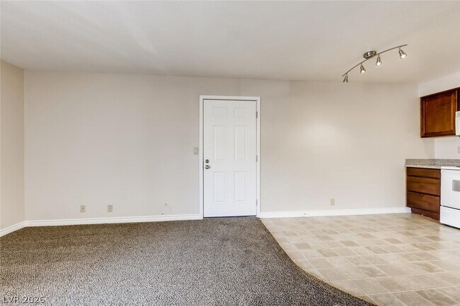 Building Photo - 5224 River Glen Dr