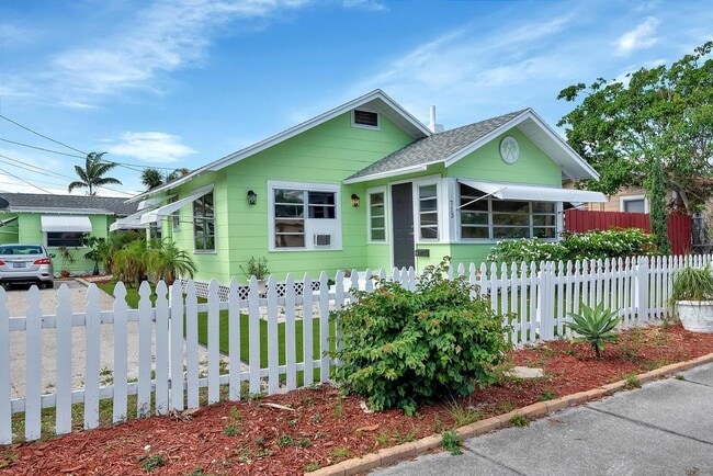 Primary Photo - 713 10th Ave N