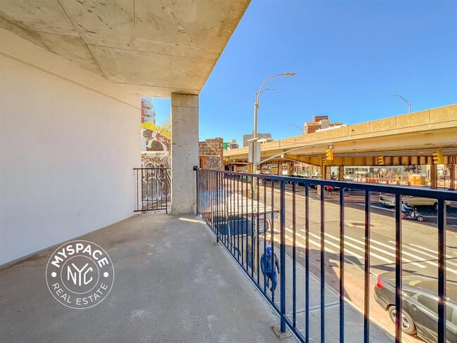Building Photo - 280 Meeker Ave