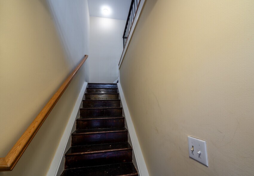 Building Photo - 35 Andrew Pl