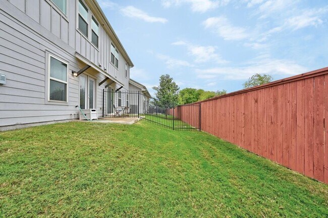 Building Photo - 1300 Catalan Rd