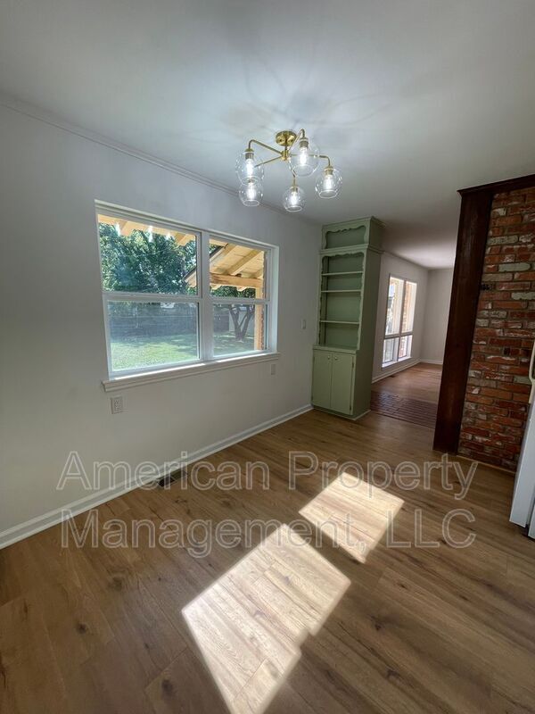 Building Photo - 5102 E 33rd St