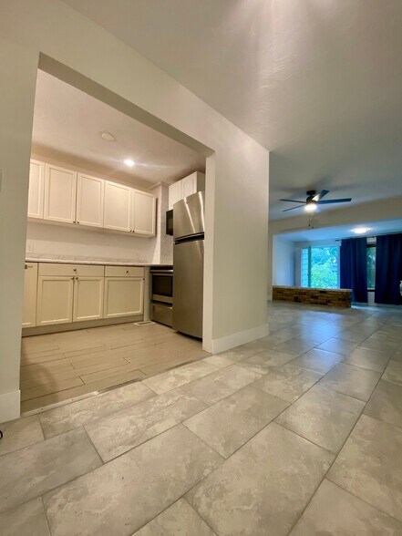 Building Photo - 251 Mateo Way NE