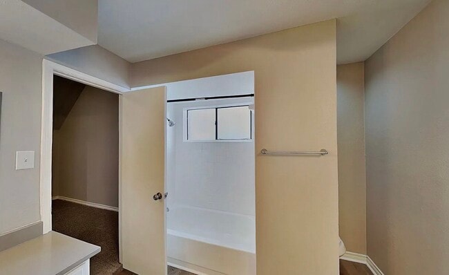 Building Photo - MOVE IN READY