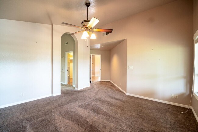 Building Photo - 984 Larkspur Rd
