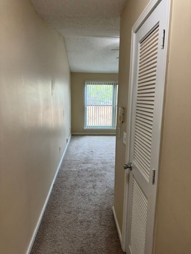 Building Photo - Home For Rent