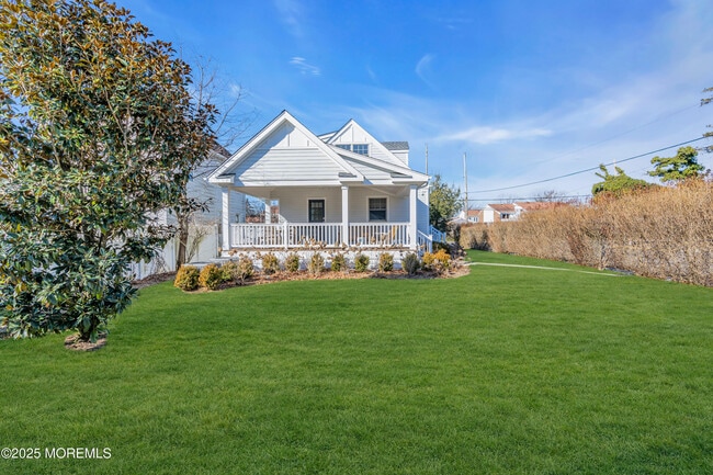 Building Photo - 611 St Clair Ave