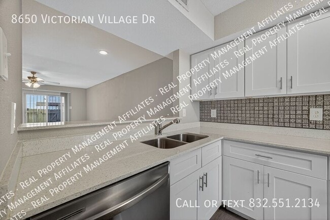 Building Photo - 8650 Victorian Village Dr