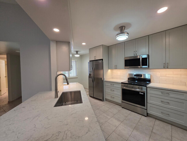 Building Photo - 16863 N 103rd Ave