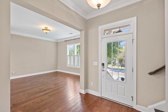 Building Photo - 4 Bedroom Home with Finished Flex Space Ab...