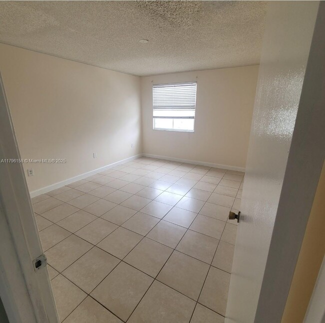 Building Photo - 4850 NW 97th Pl