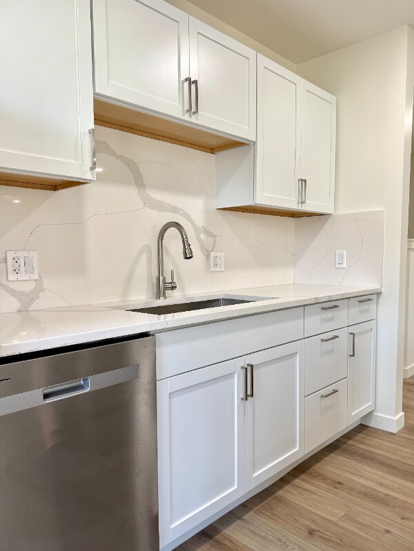 Building Photo - 6386-6386 Shelton Ct