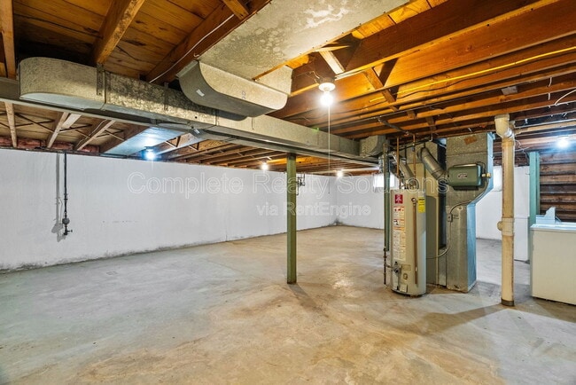 Building Photo - 9220 Leamont Dr