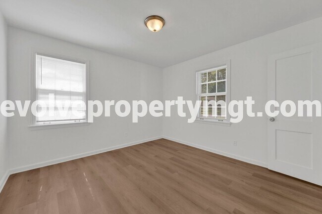 Building Photo - STUNNING RENOVATION IN PRIME LOCATION!! $5...