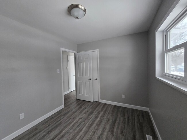 Building Photo - 1044 Hobart St