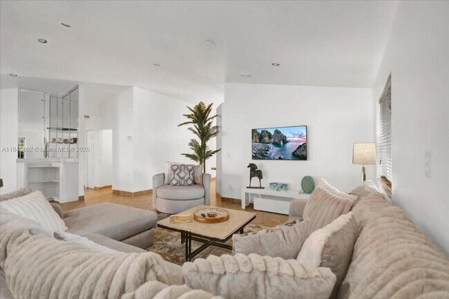 Building Photo - 4 bedroom in Hollywood FL 33021