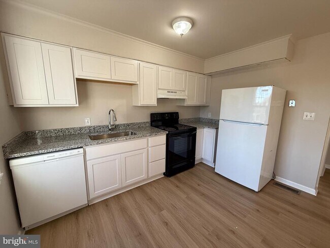 Building Photo - 534 Olde Greenwich Cir